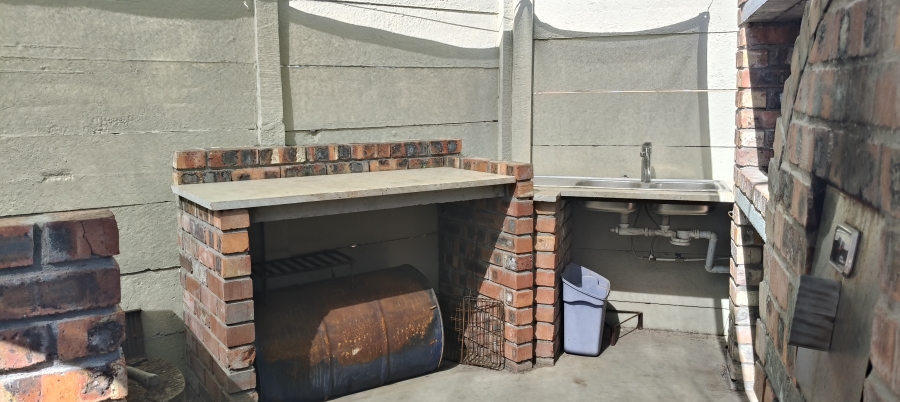 3 Bedroom Property for Sale in Uitsig Western Cape